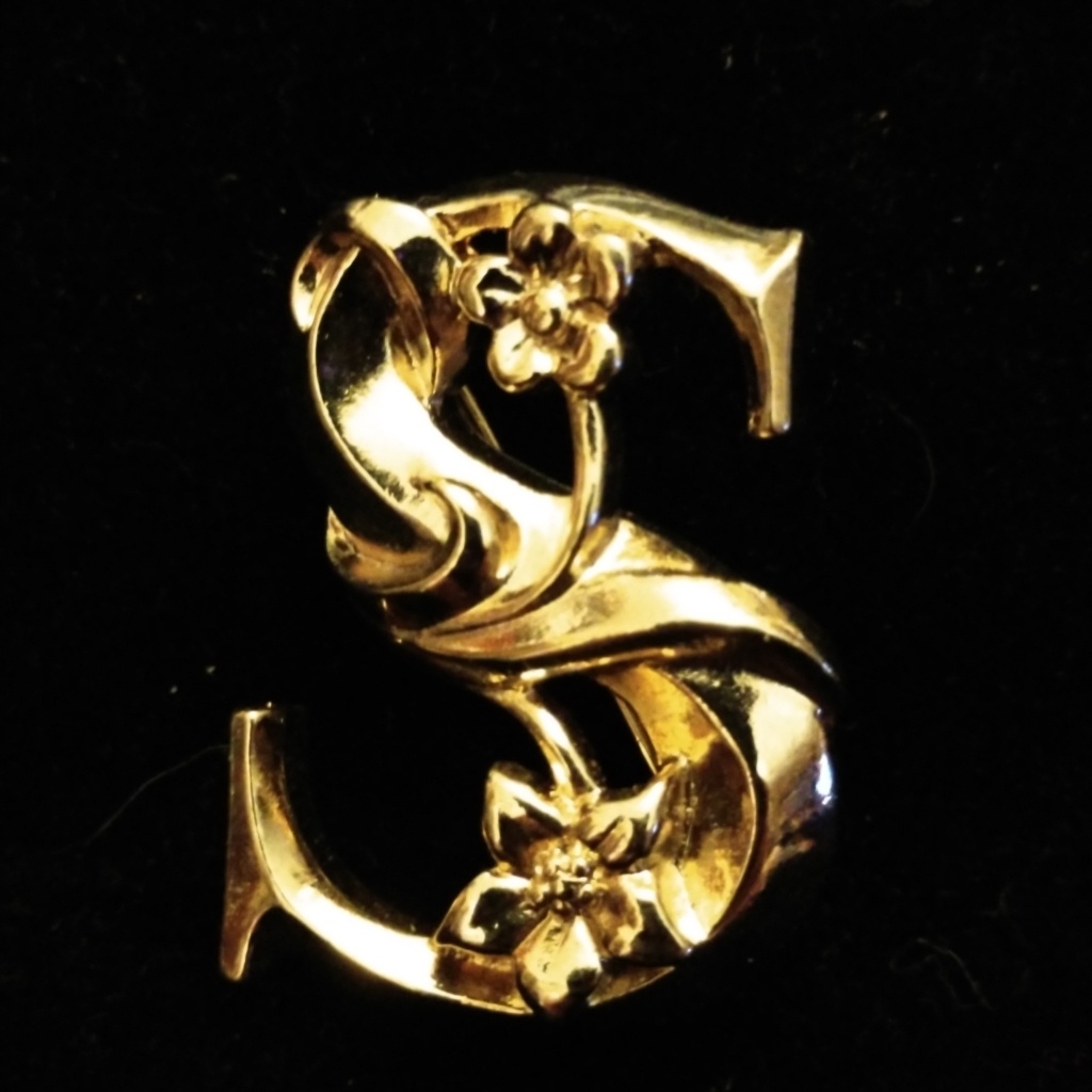 Avon "S" Script Initial Pin